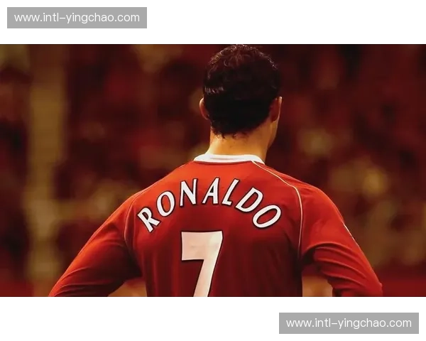 绝代双骄的绿茵诗篇：皇马与曼联的C罗情缘